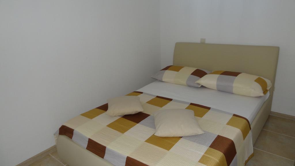 Apartments Braco Seget Vranjica Esterno foto